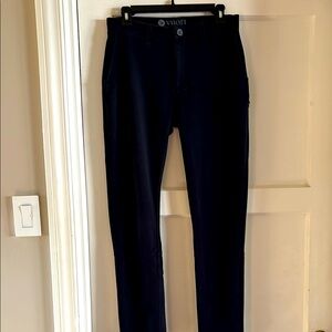 Men’s Vuori Black Sleek Minimalist Design